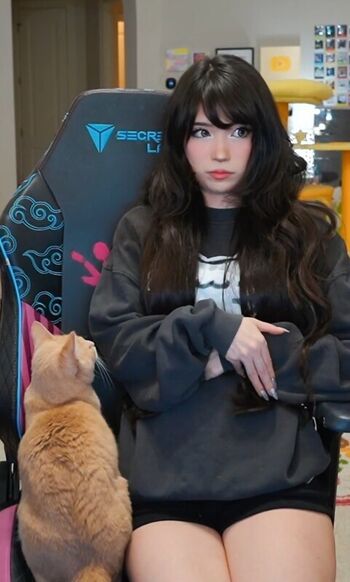 Full leaked Emiru  page private photo