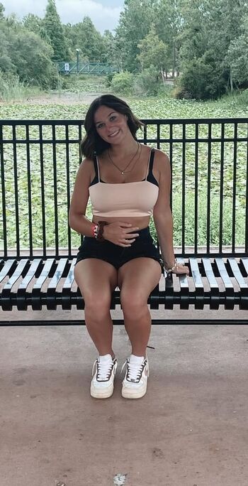 Full leaked Emma feathers private photo