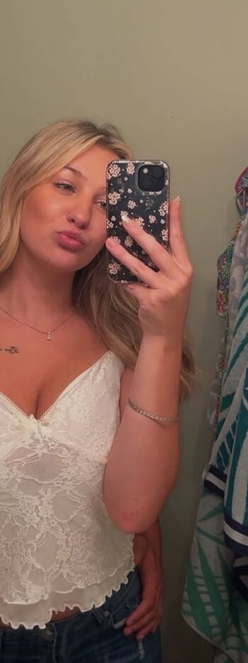 Full leaked Emma feathers private photo