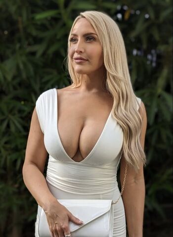Full leaked Emma jones private photo