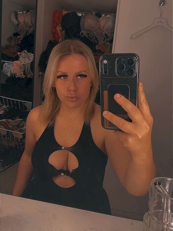Full leaked Emma solander private photo