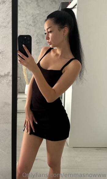 Full leaked Emmasnowww private photo