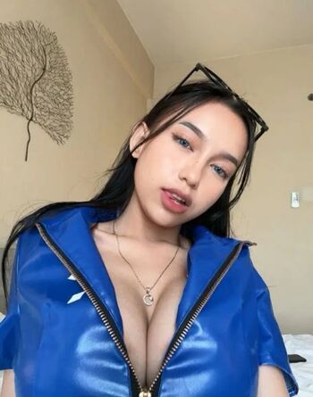 Full leaked Emmavllryn page private photo