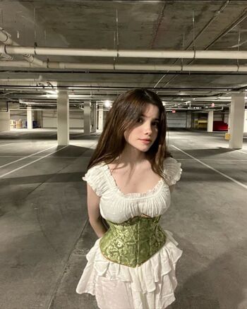 Full leaked Emmyuh private photo
