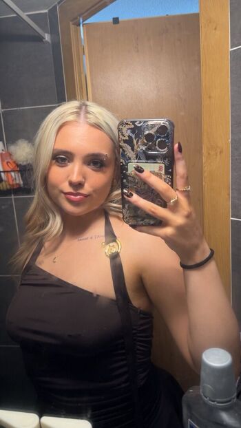 Full leaked Emsideyourmind private photo