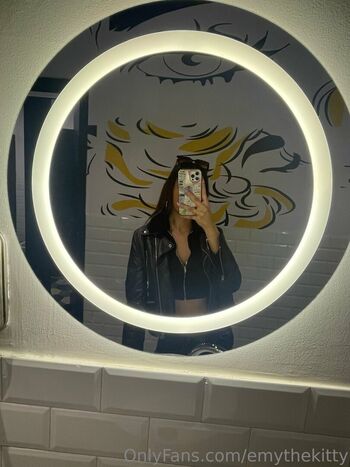 Full leaked Emythekitty page private photo