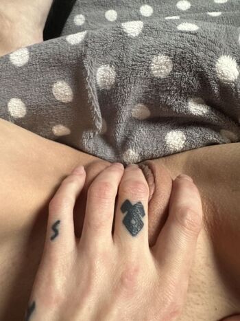 Full leaked Emytrashh private photo