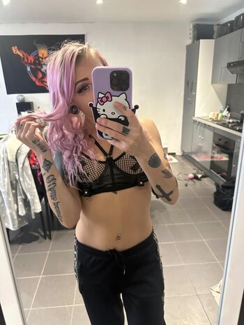 Full leaked Emytrashh private photo