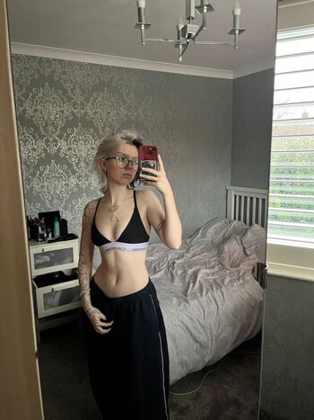 Full leaked Emzeeni private photo