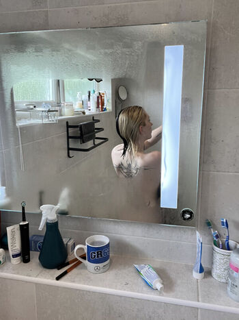 Full leaked Emzeeni private photo
