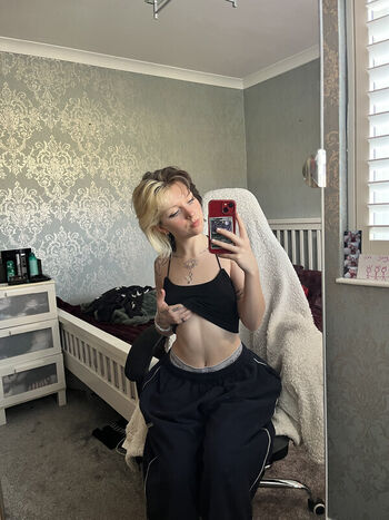 Full leaked Emzeeni private photo