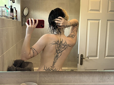 Full leaked Emzeeni private photo