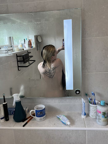 Full leaked Emzeeni private photo