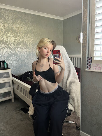 Full leaked Emzeeni private photo