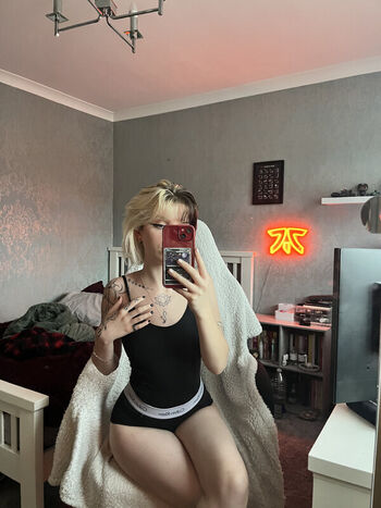 Full leaked Emzeeni private photo