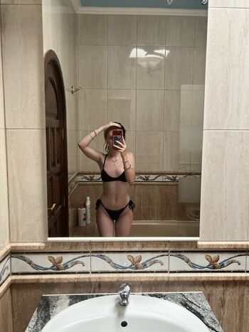 Full leaked Emzeeni private photo