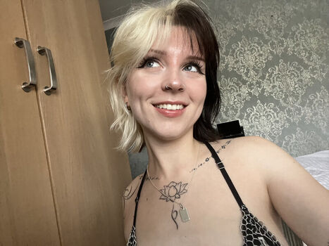 Full leaked Emzeeni private photo