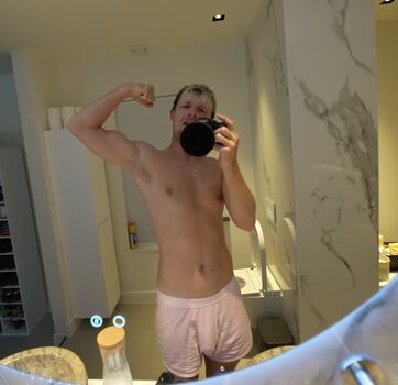 Full leaked Enzoknol private photo