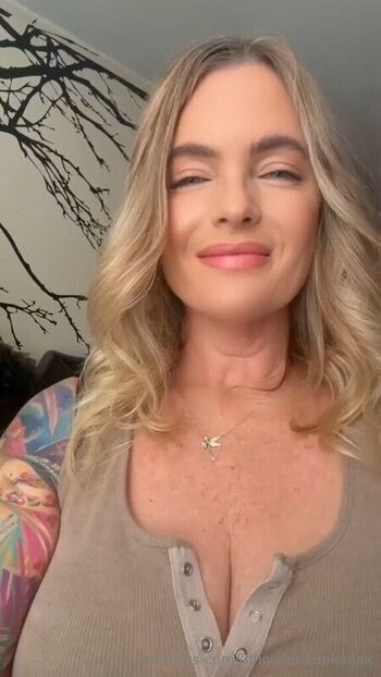 Full leaked Erika eleniak private photo