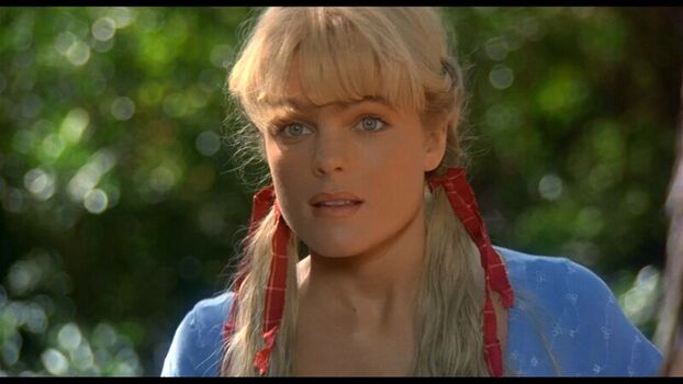 Erika Eleniak