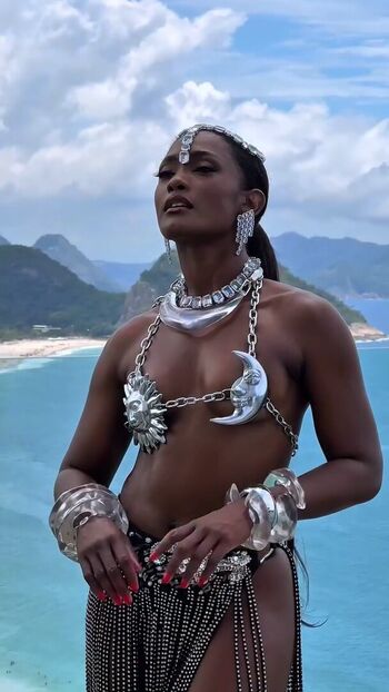 Full leaked Erika januza private photo
