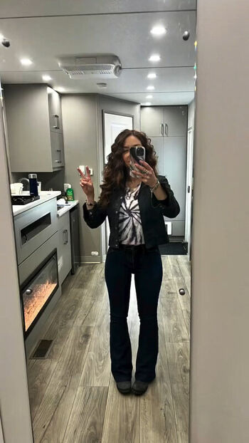 Full leaked Erin karpluk private photo