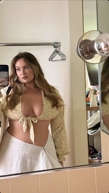 Full leaked Erinmhk page private photo