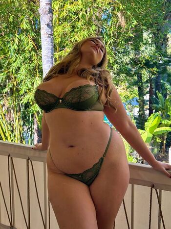 Full leaked Erinmhk page private photo