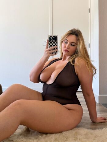 Full leaked Erinmhk page private photo