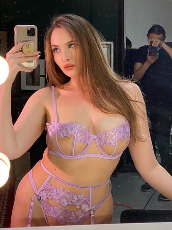 Full leaked Erinmhk page private photo