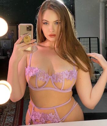 Full leaked Erinmhk page private photo