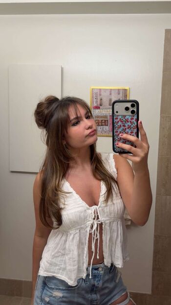 Ester Dobrik