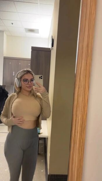 Full leaked Esvittie page private photo