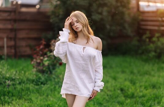 Eva Lee Model