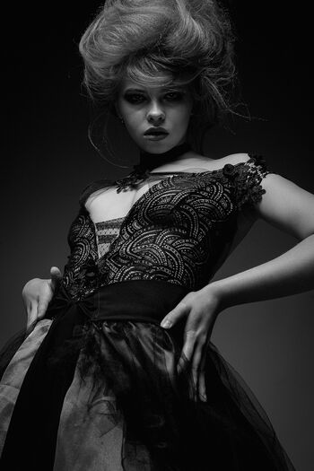 Eva Lee Model