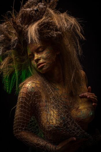 Eva Lee Model