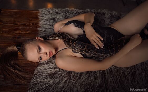 Full leaked Eva lee model page private photo