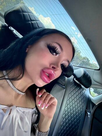 eva_u_tits