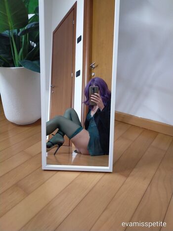 Full leaked Evamisspetite private photo