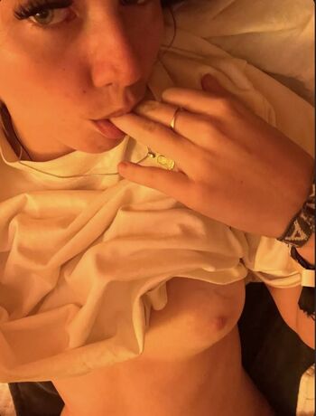 Full leaked Evatouteseule private photo