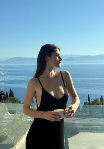 Eve Dumon
