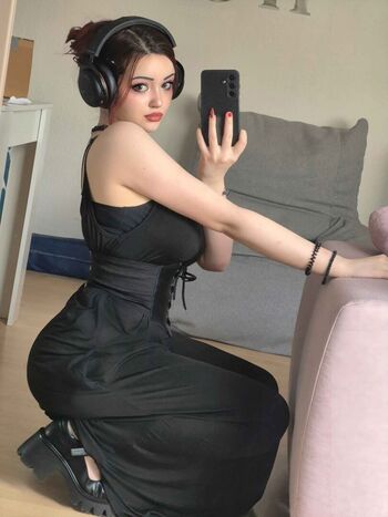 Full leaked Eveisbed page private photo