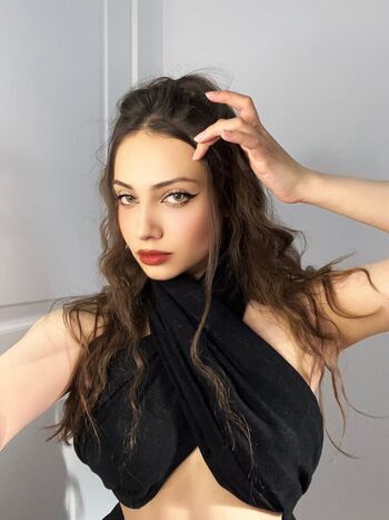 Full leaked Evelinaava page private photo