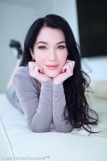 Evelyn Claire