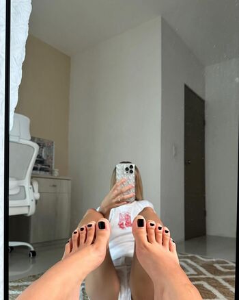 Full leaked Evelyn feett private photo