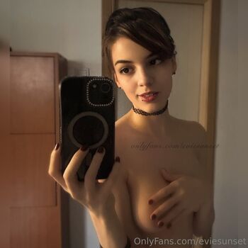 Full leaked Eviesunset  page private photo