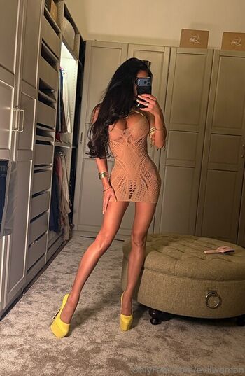 Full leaked Evil woman private photo