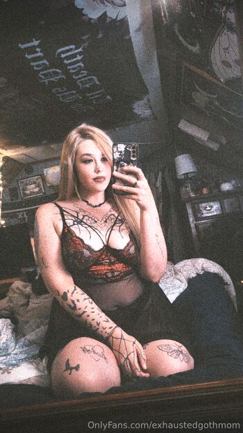 Full leaked Exhaustedgothmom private photo