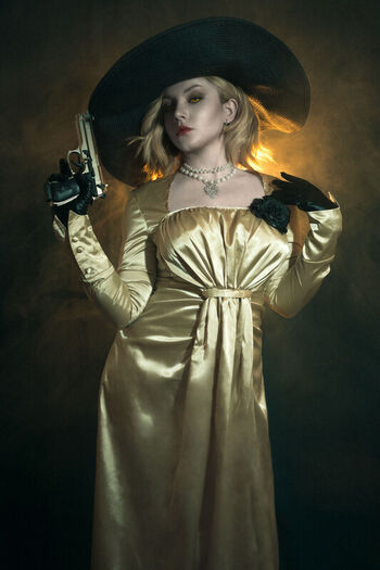 Ezy Summers Cosplay