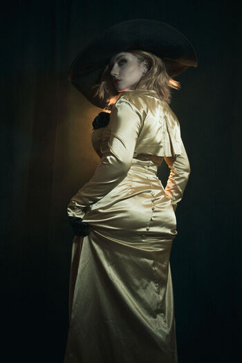 Ezy Summers Cosplay